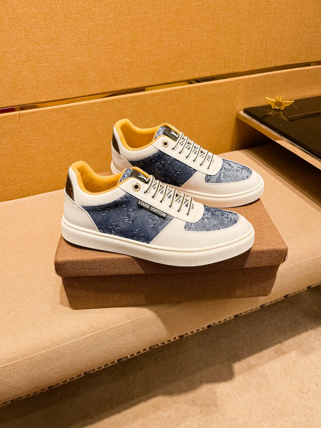 Men's shoes💰 400💰[LV]🔥Louis Vuitton, high-end men's shoes brand, official website 1:1 latest masterpiece: the upper is made of Italian imported first-layer cowhide with a comfortable and breathable lining➕original non-slip and wear-resistant outsole🔥, making walking more convenient and comfortable! An exclusive new model, a stunning work, a beautiful 1:1 replica [color] compared to the official quality! Create a fashionable personality to set off your uniqueness! A must-have for trendy men! Classic 🔥Size: 38-44 Color: 🔥 3⃣️colors available🔥.
